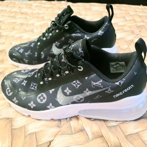 Brand new Nike reach size 11